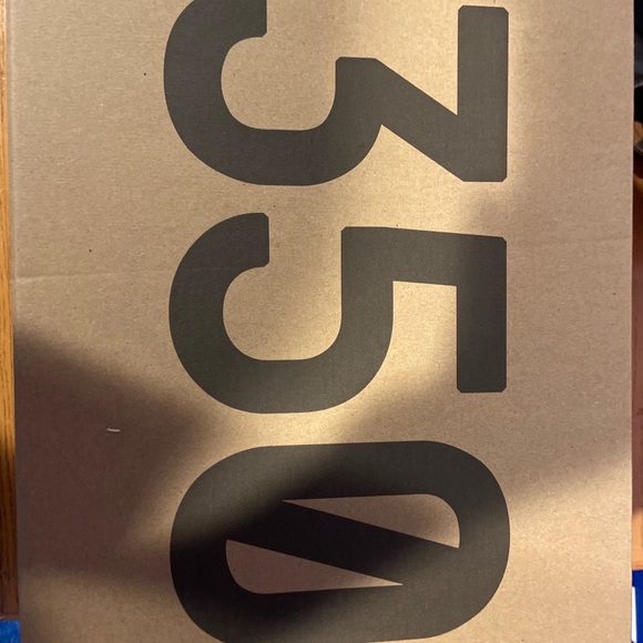 COPY - Adidas Yeezy boost 350 v2 Carbon - Picture 1 of 9